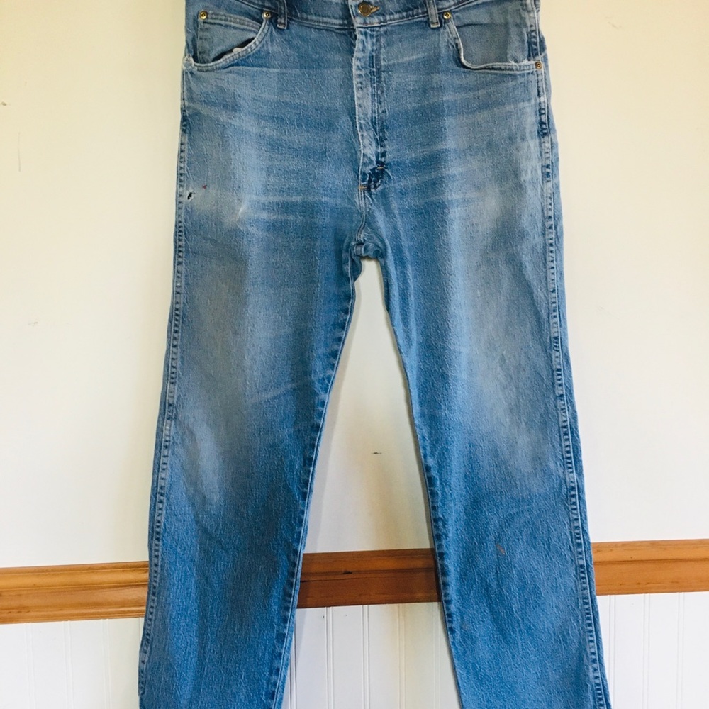 Well worn jeans with waistband design